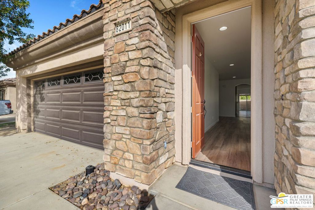 82011 Deniro Court