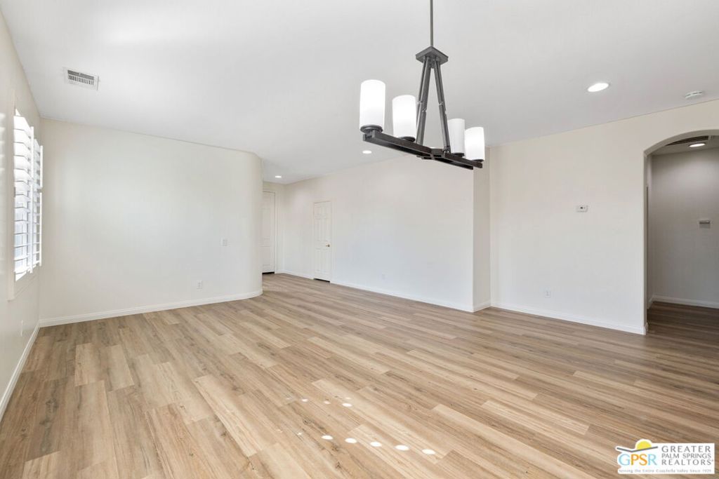82011 Deniro Court