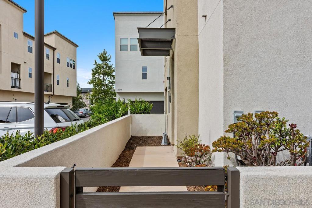 16755 Coyote Bush 89 Dr, San Diego CA 92127