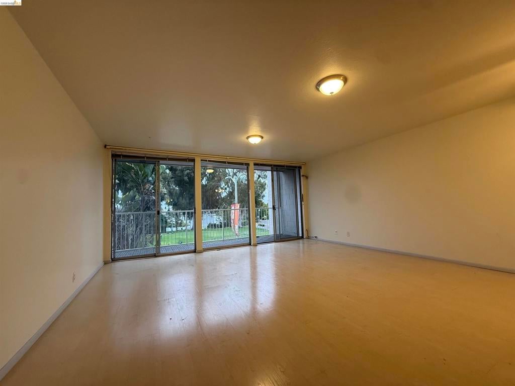 1425 Lakeside Dr 201