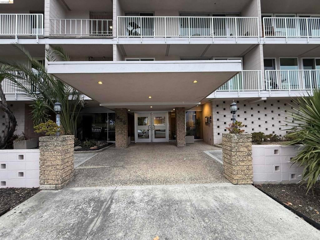 1425 Lakeside Dr Dr 201, Oakland CA 94612