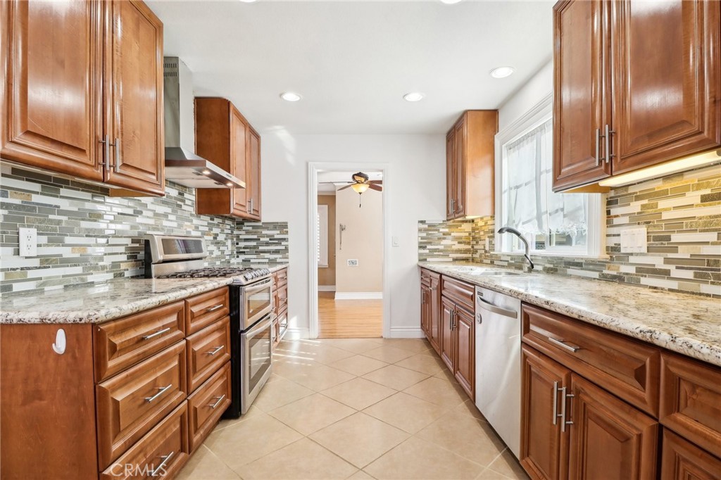 1202 W Lancaster Boulevard