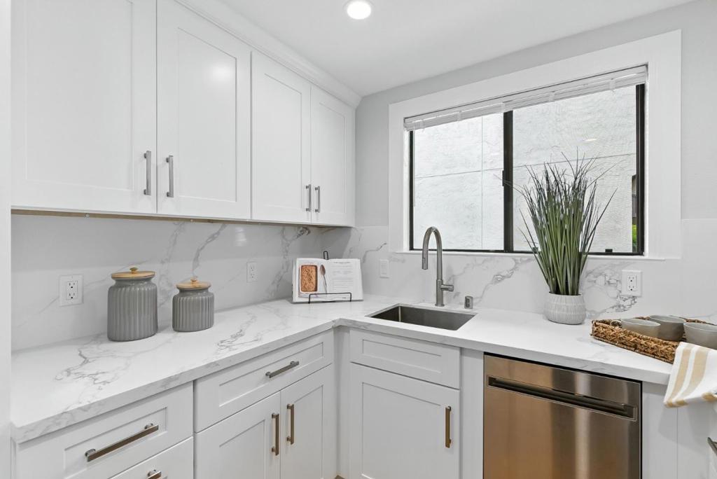 999 W Evelyn Terrace 29