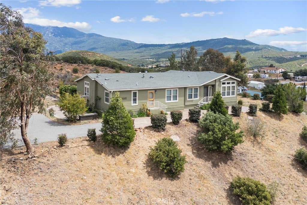 47112 Woodcliff Drive