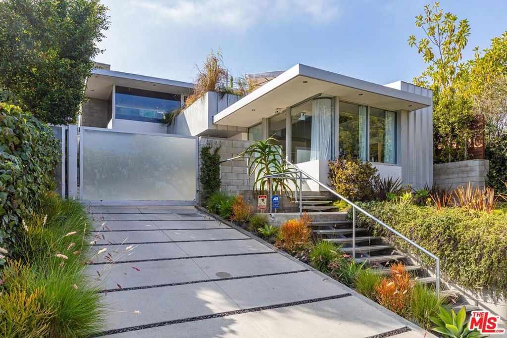 Photo of 2502 7th Street, Santa Monica, CA 90405 (MLS # 26661191)