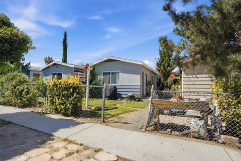Photo of 24047 Arch St, Newhall, CA 91321 (MLS # SR26081013)