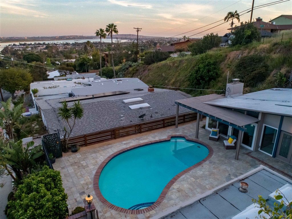listing image 130723573352663692027