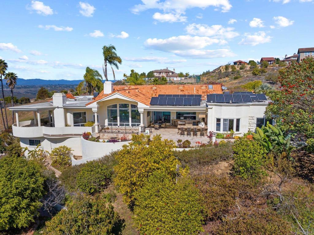 1402 Vista De Lomas