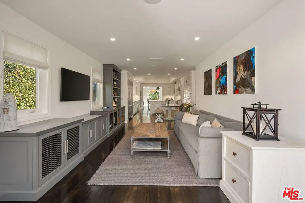 Los Angeles, California 90024, United States, 3 Bedrooms Bedrooms, ,3 BathroomsBathrooms,Residential,Active,241573