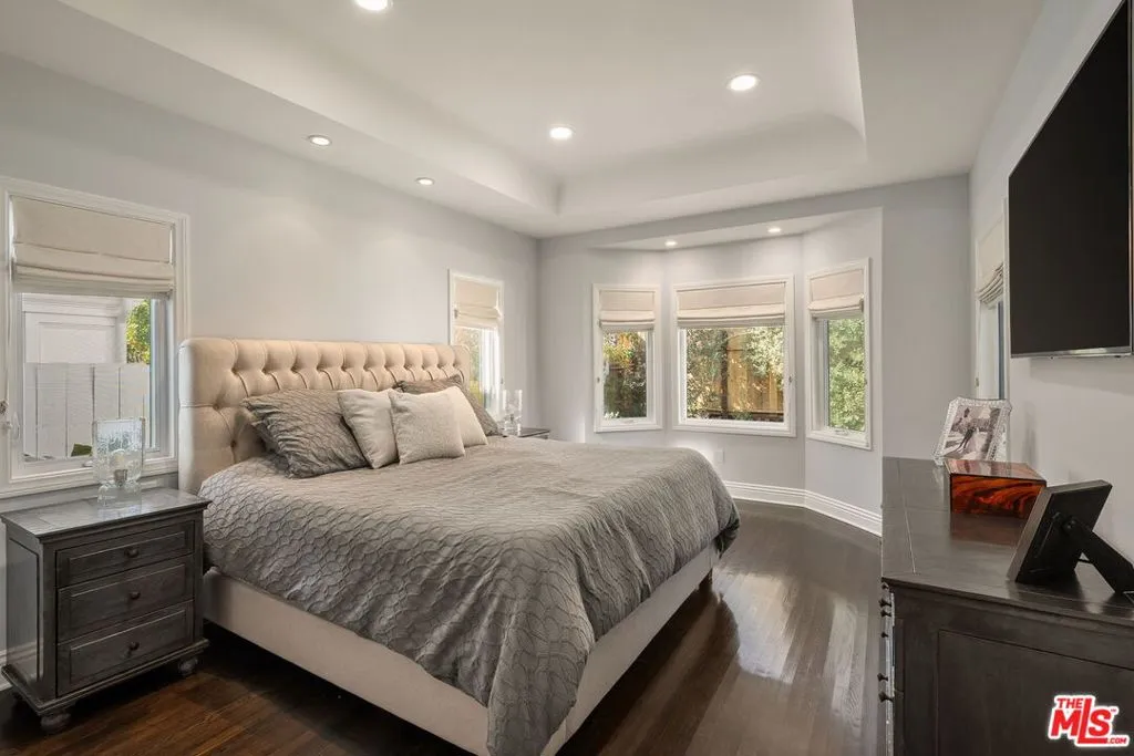 Los Angeles, California 90024, United States, 3 Bedrooms Bedrooms, ,3 BathroomsBathrooms,Residential,Active,241573