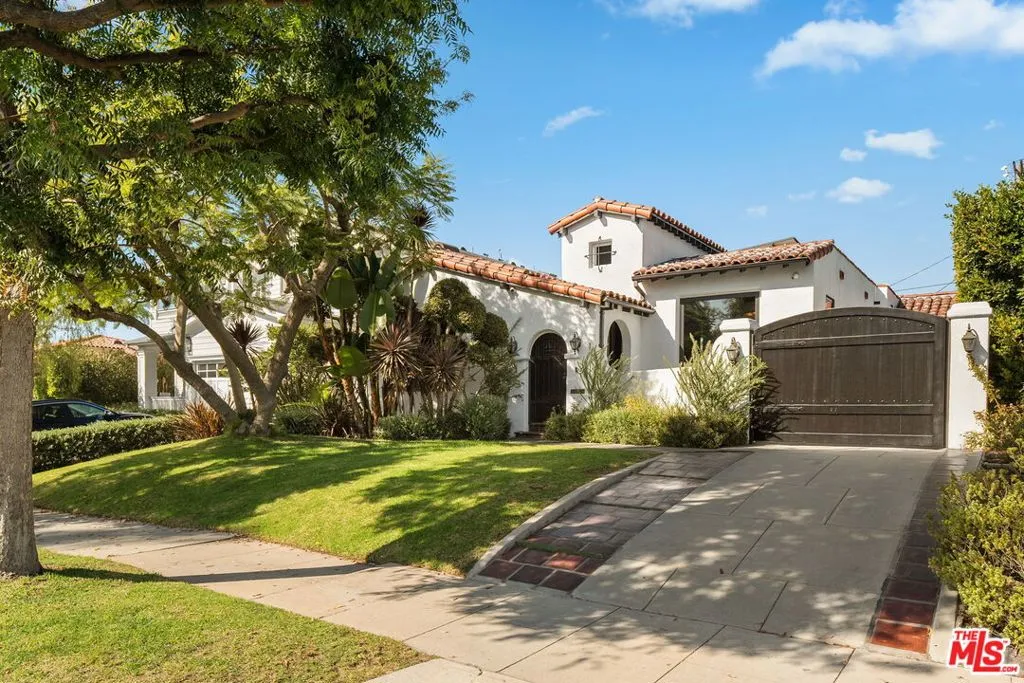 Los Angeles, California 90024, United States, 3 Bedrooms Bedrooms, ,3 BathroomsBathrooms,Residential,Active,241573