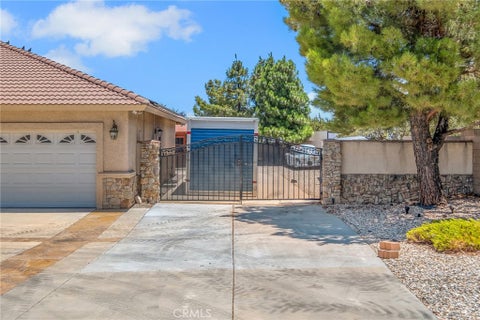 Tiny photo for 6955 Oak View Court, Oak Hills, CA 92344 (MLS # HD26157510)