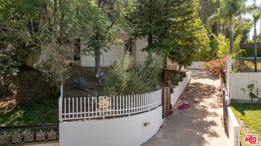 15656 Crownridge Place