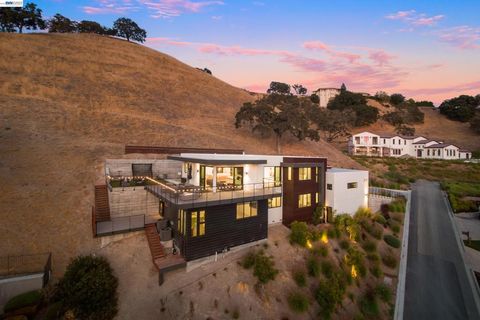 Photo of 297 Las Quebradas, Alamo, CA 94507 (MLS # 41129640)