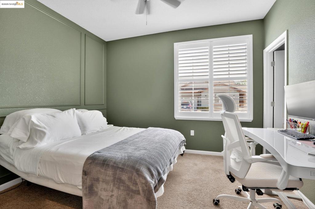 THE LAKES - Residential