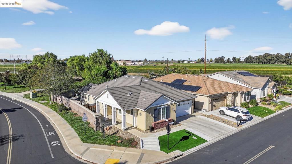 THE LAKES - Residential