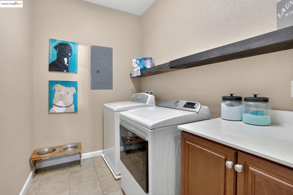 THE LAKES - Residential