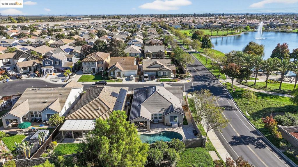 THE LAKES - Residential