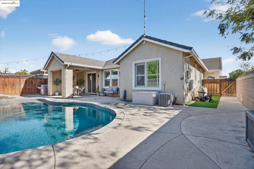 THE LAKES - Residential