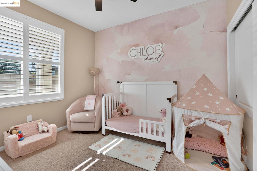 THE LAKES - Residential