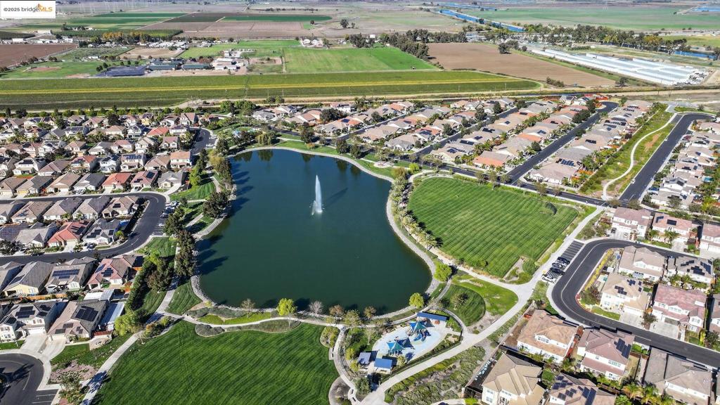 THE LAKES - Residential