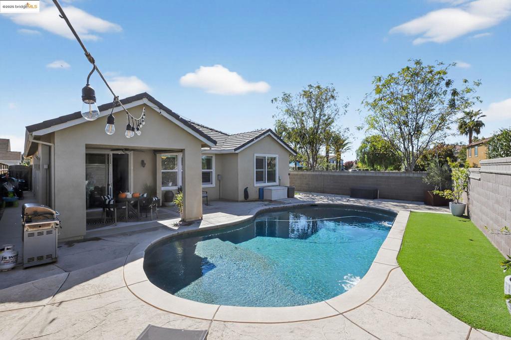 THE LAKES - Residential