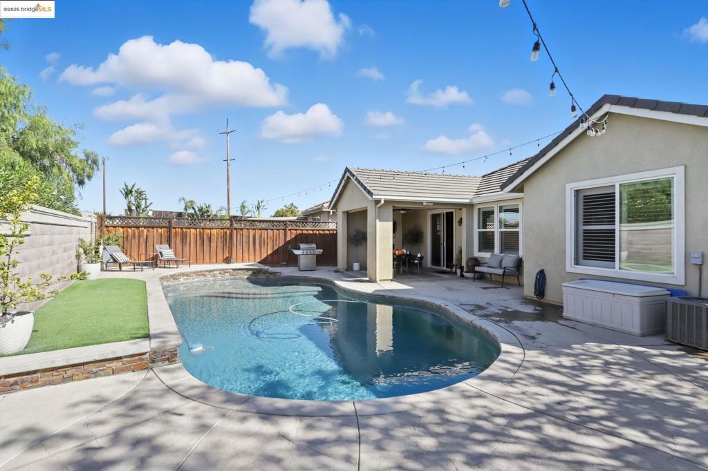 THE LAKES - Residential