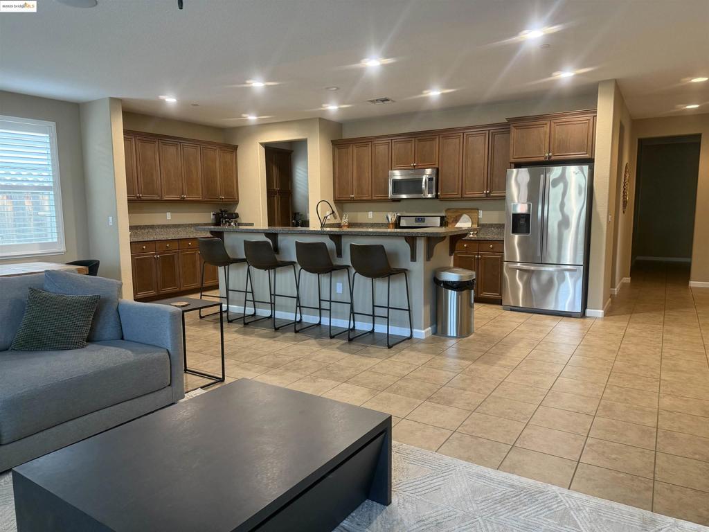 THE LAKES - Residential