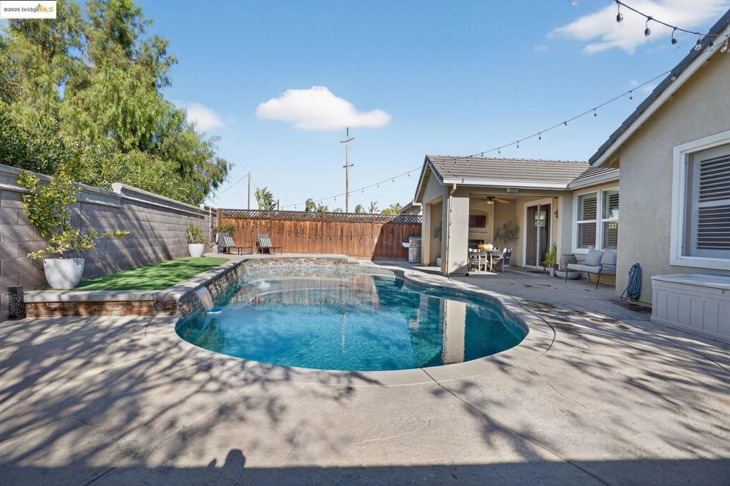 THE LAKES - Residential