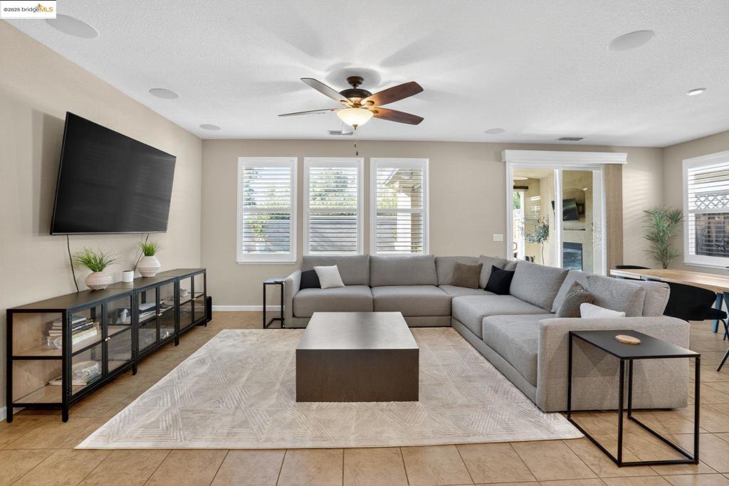 THE LAKES - Residential