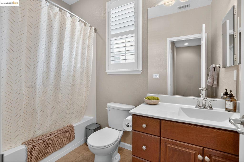 THE LAKES - Residential