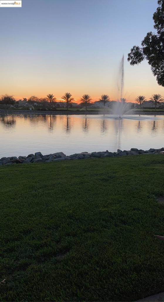 THE LAKES - Residential