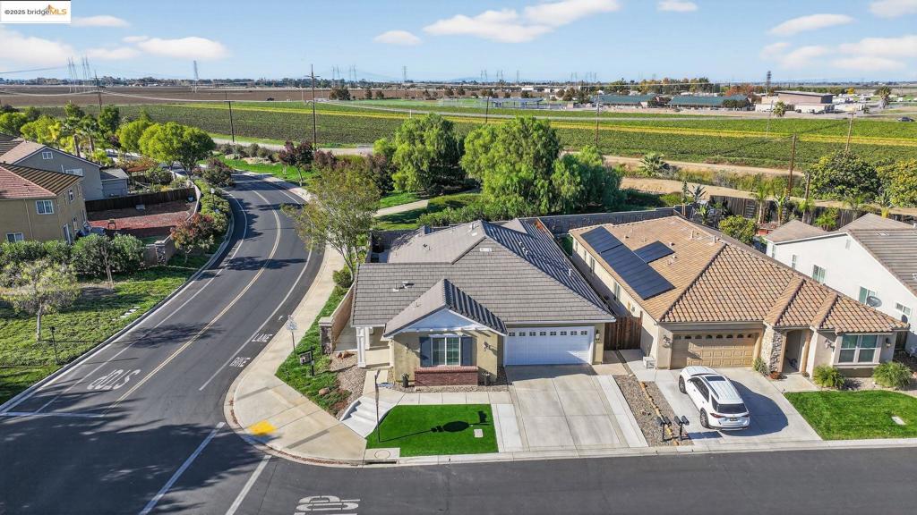 THE LAKES - Residential