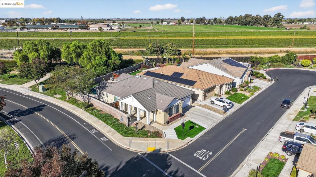 THE LAKES - Residential