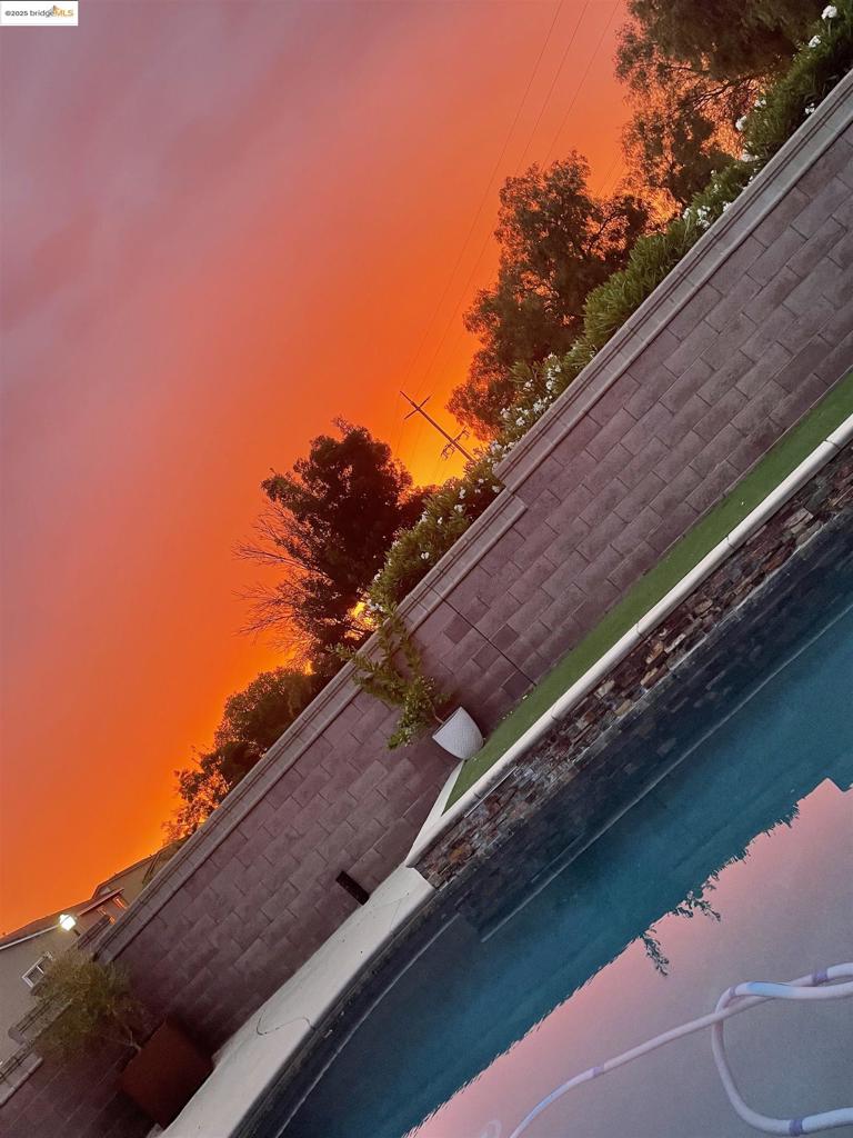 THE LAKES - Residential