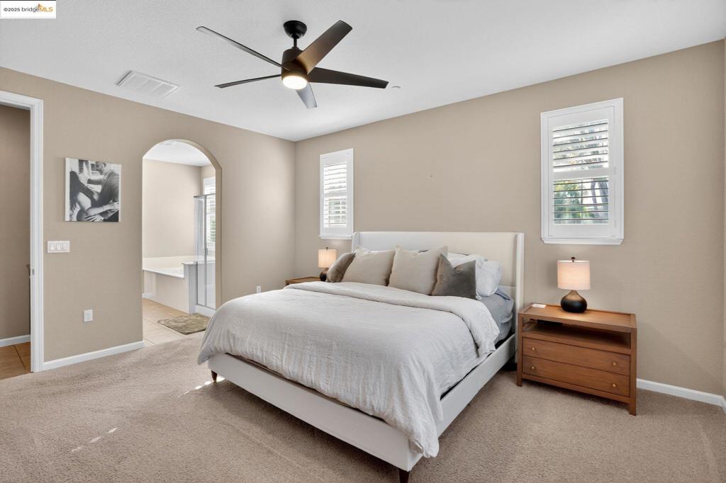 THE LAKES - Residential