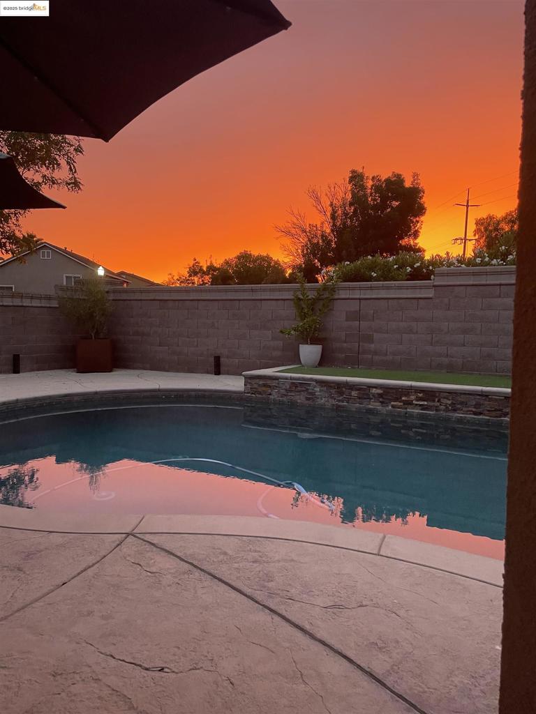 THE LAKES - Residential