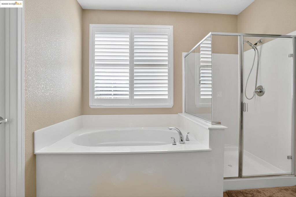 THE LAKES - Residential