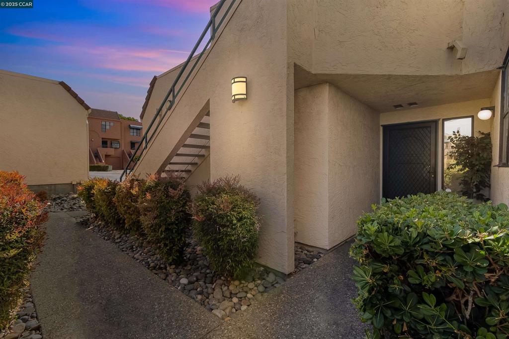 Welcome to Mariners Landing, a gated waterfront community in Vallejo. This 1-bedroom, 1-bath ground-floor condo offers a spacious patio with hot tub, in-unit washer and dryer, and a 1-car garage plus guest parking just outside the unit. Directly across the street, Independence Park invites you to enjoy waterfront sunsets, scenic trails for biking, running, or walking, and open spaces ideal for picnics. Commuters will love the easy access to Hwy 80, Hwy 37, and the Vallejo Ferry Terminal for a smooth ride into San Francisco. This home blends comfort and convenience in an ideal location.