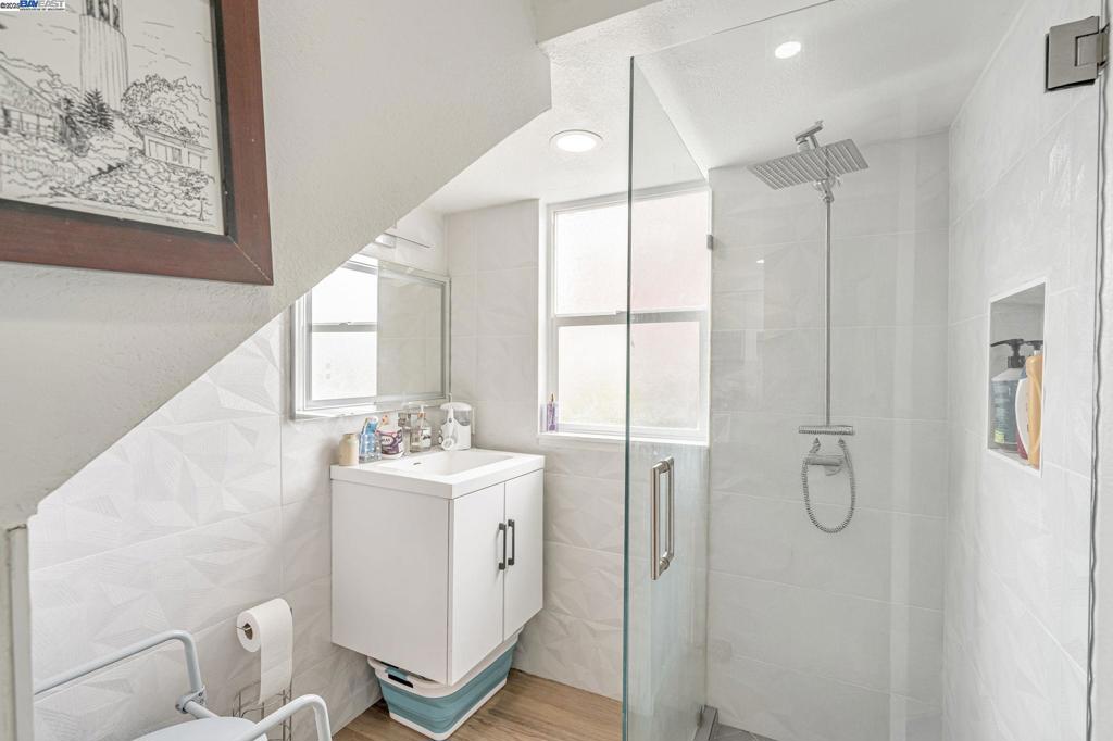 SOBRANTE PARK - Residential