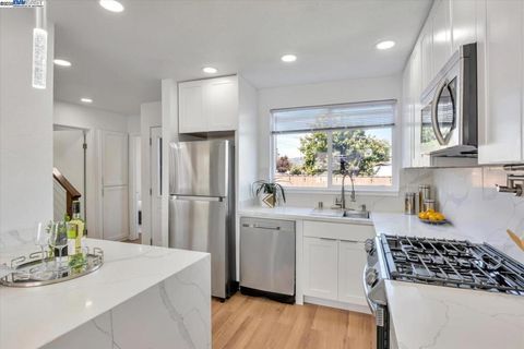 Photo of 10468 West Court Ct, Oakland, CA 94603 (MLS # 41117324)