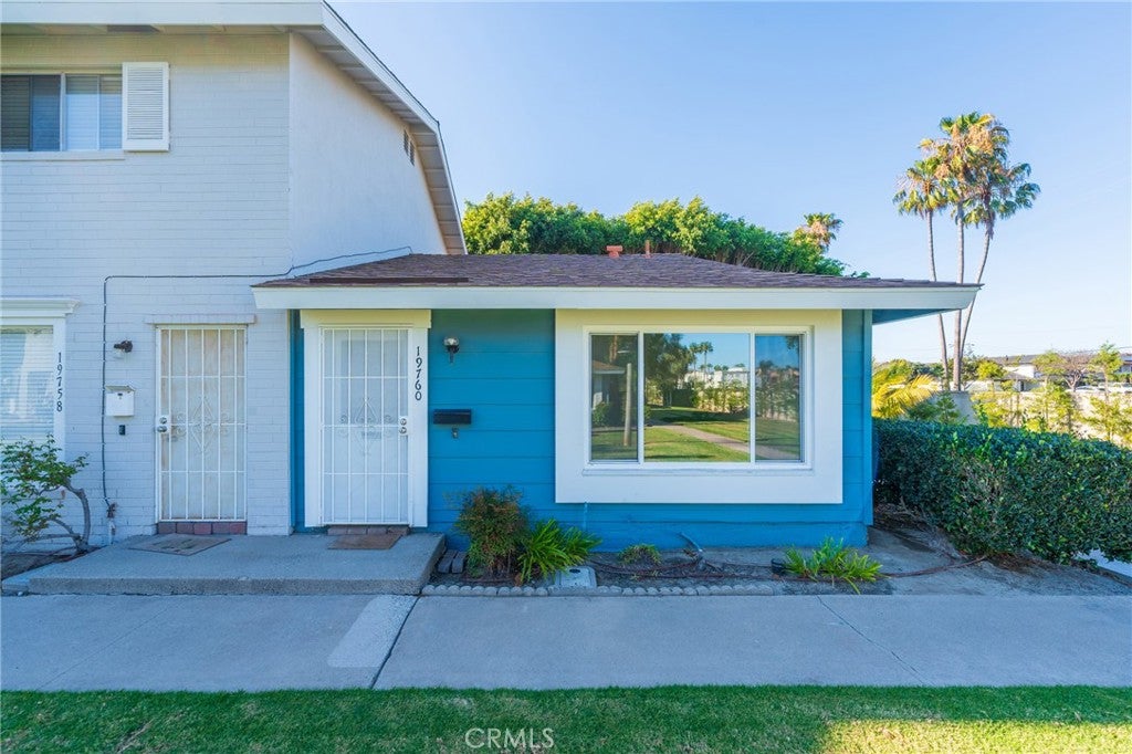 19760 Kingswood, Huntington Beach CA 92646 - Photo 1