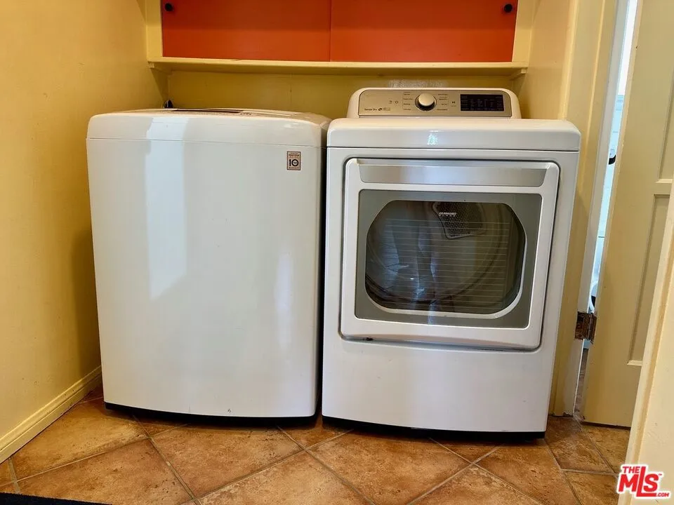 Los Angeles, California 90066, United States, 3 Bedrooms Bedrooms, ,2 BathroomsBathrooms,Residential,Active,196917