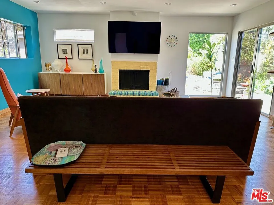 Los Angeles, California 90066, United States, 3 Bedrooms Bedrooms, ,2 BathroomsBathrooms,Residential,Active,196917