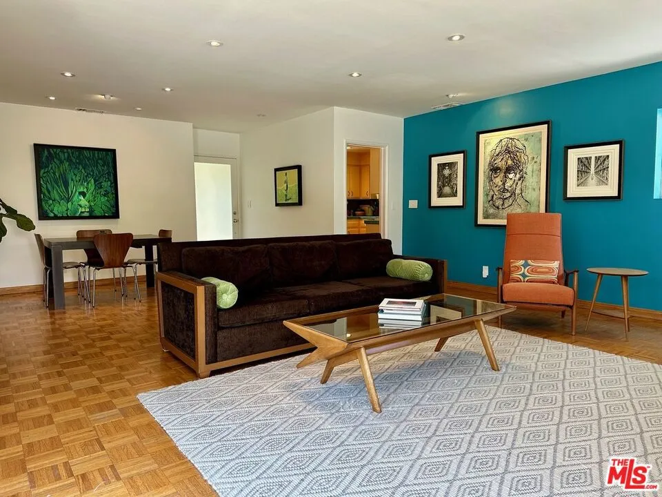 Los Angeles, California 90066, United States, 3 Bedrooms Bedrooms, ,2 BathroomsBathrooms,Residential,Active,196917