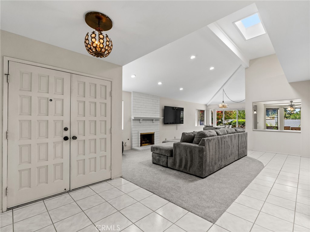 1210 Camino Del Lago