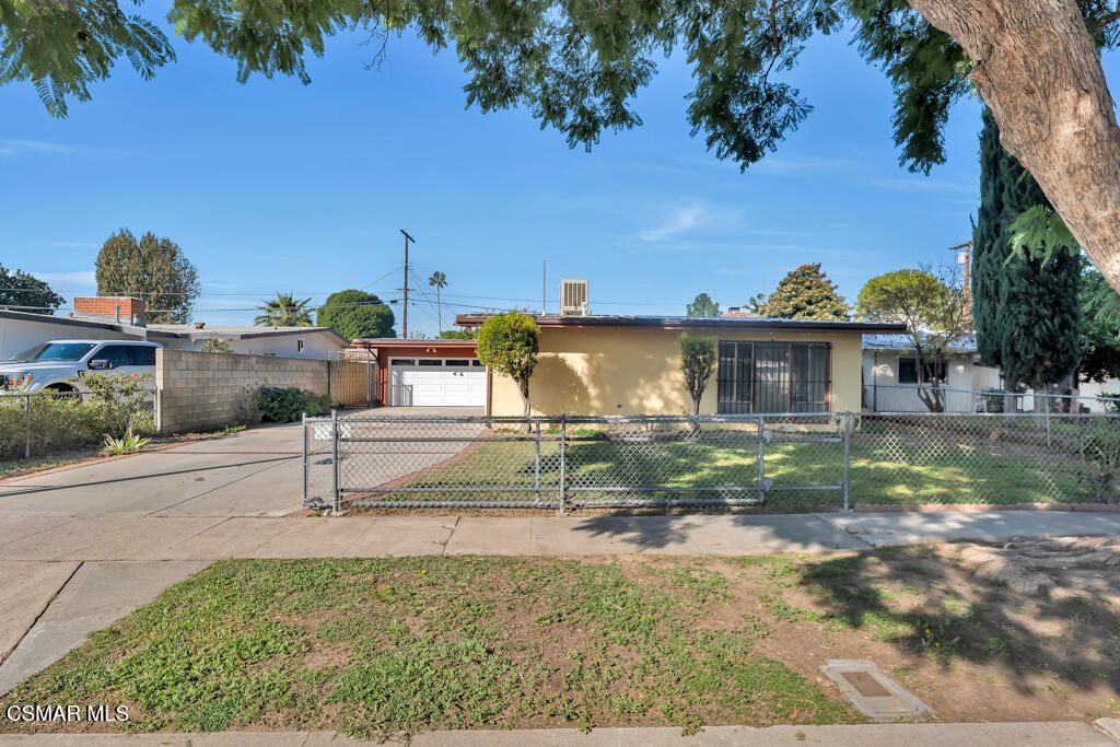 Photo of 17937 Keswick Street, Reseda, CA 91335 (MLS # 225005978)