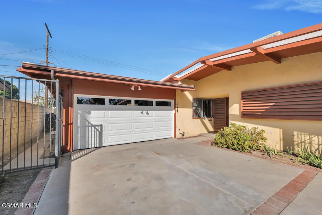 Photo of 17937 Keswick Street, Reseda, CA 91335 (MLS # 225005978)