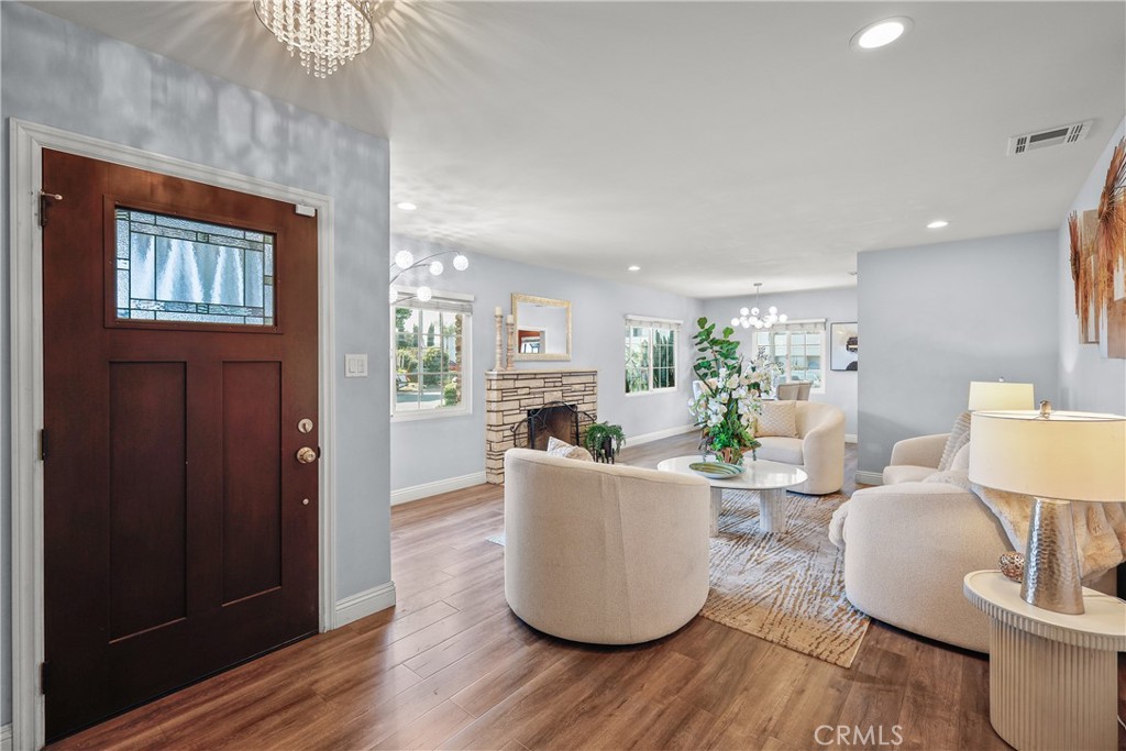 401 N La Breda Avenue