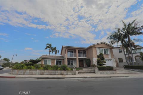 Photo of 720 Pepper Tree LN, Long Beach, CA 90815 (MLS # SB26182811)